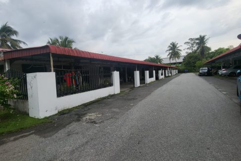 Tanah Tepi Jalan Anak Bukit