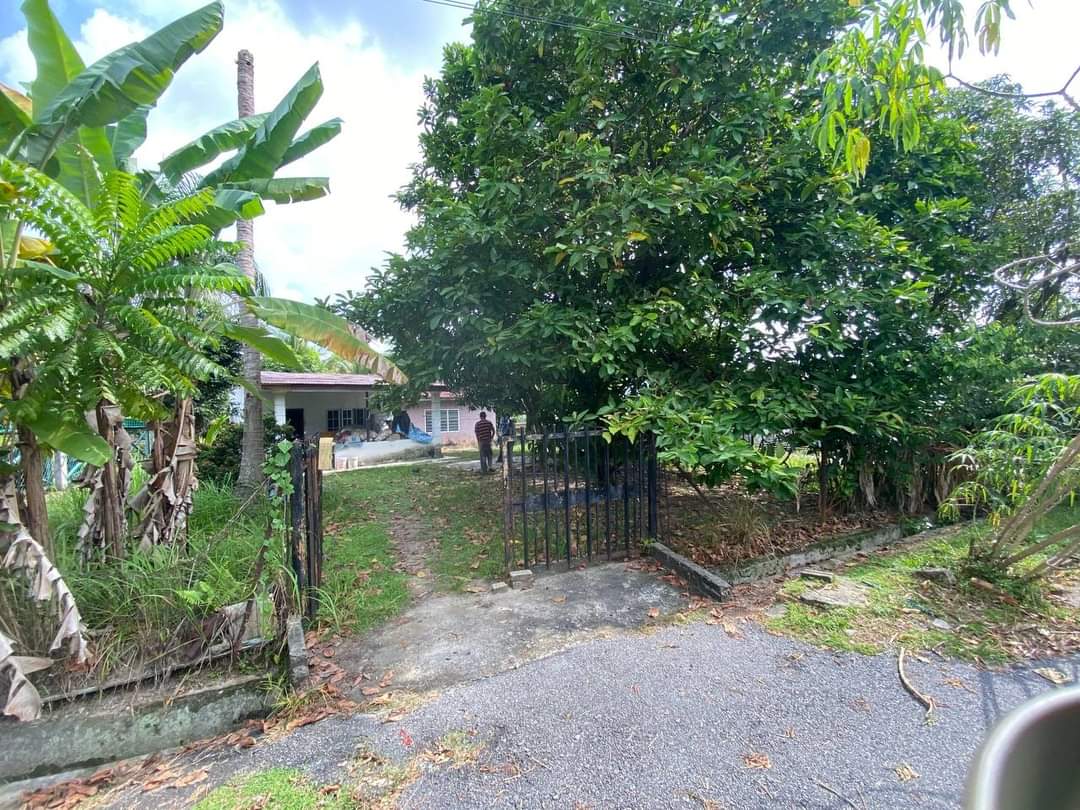 Tanah Lot Banglo Kampung Sentosa Paroi Senawang