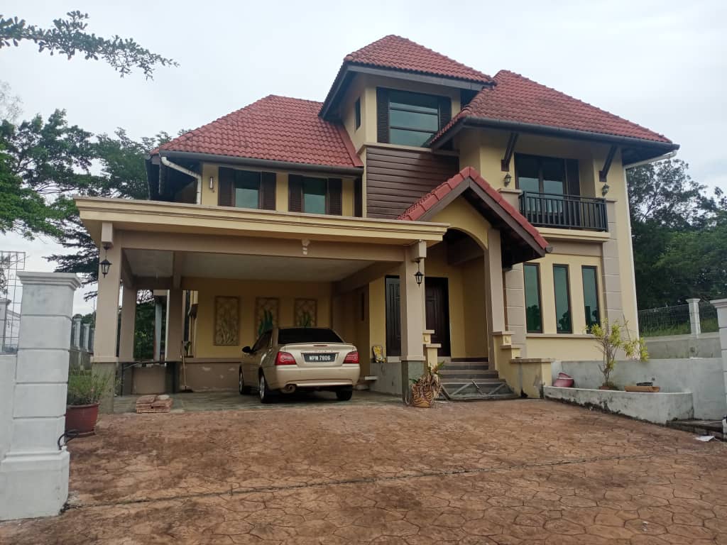 Banglo Bayu Angsana Mantin